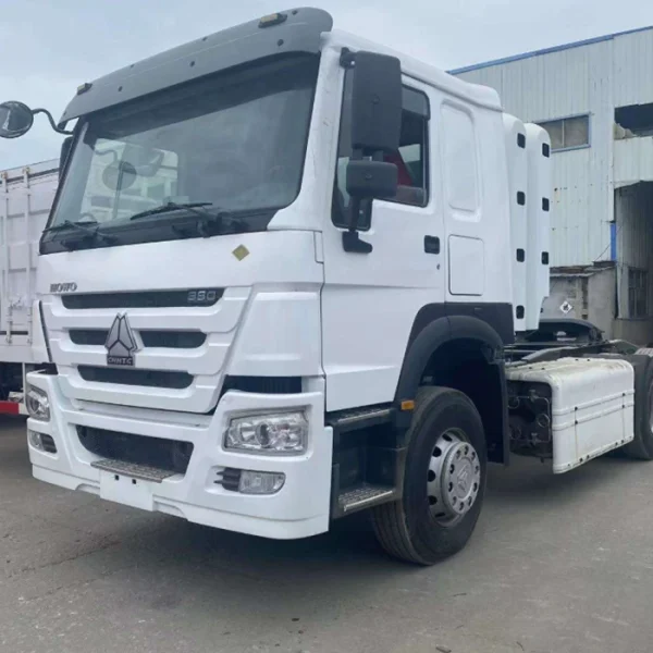 SINOTRUK CNG Tractor Truck